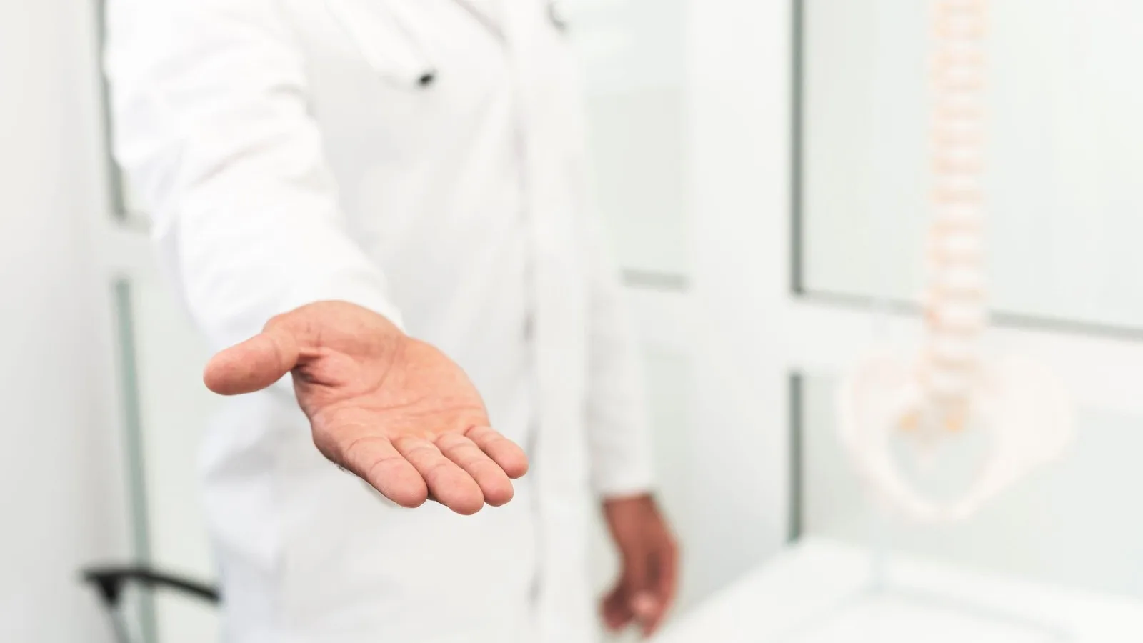 ¿Qué especialista trata el dolor de espalda? Atención ortopédica en ...
